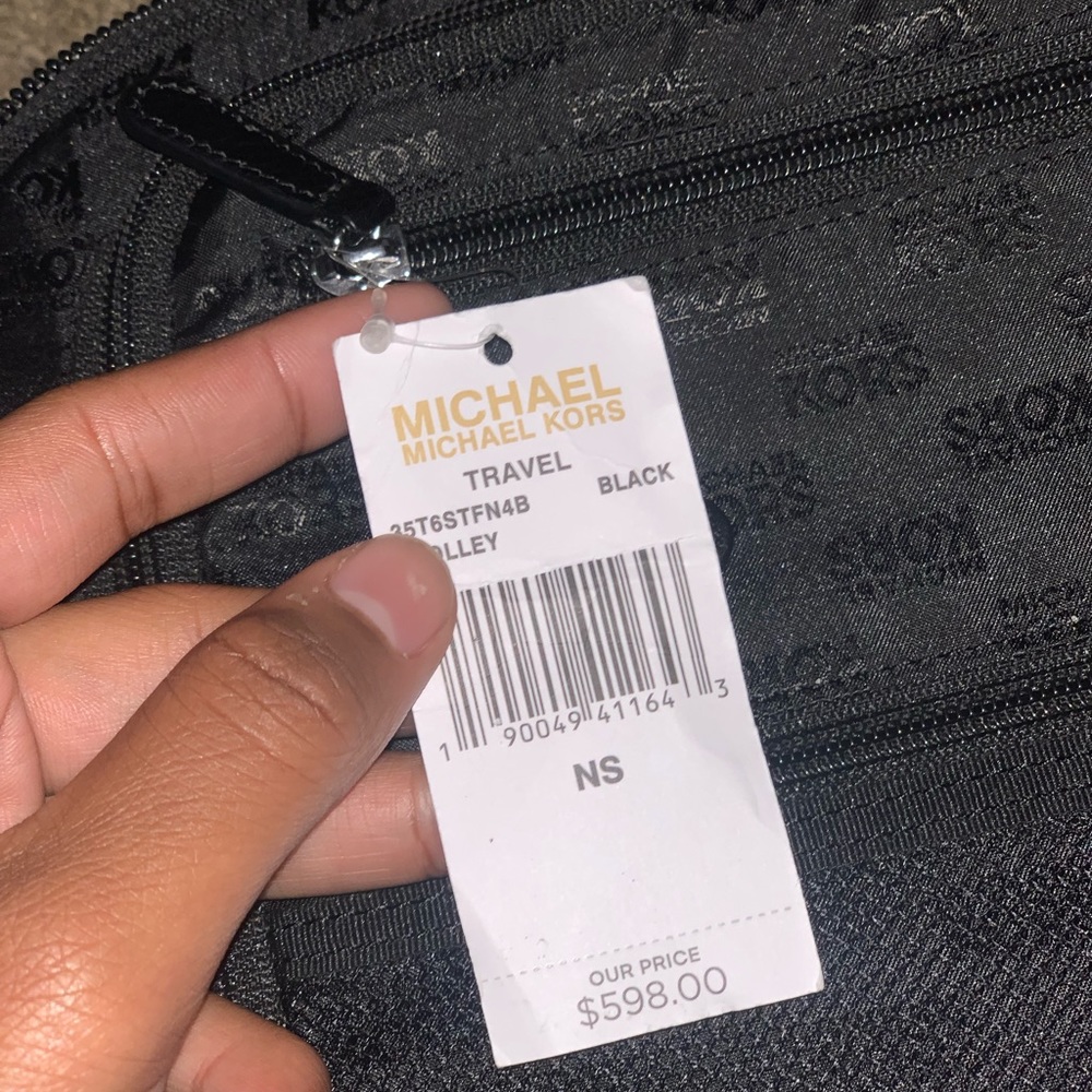 Michael Kors 3 piece Travel Set - Picture 6 of 8